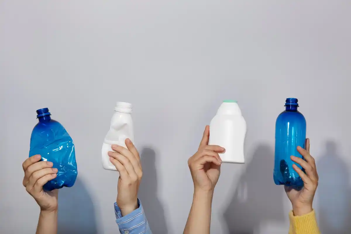 creative uses of plastic bottles home Czech