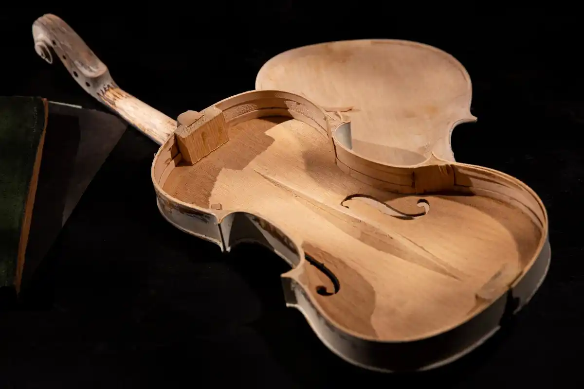 detail of antique violin wood texture, high resolution