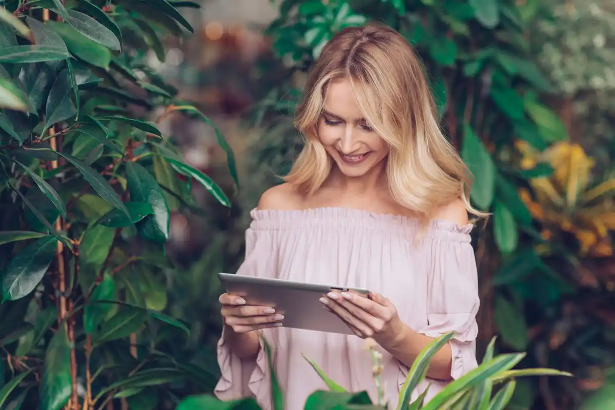 smart greenhouse smartphone Czech garden