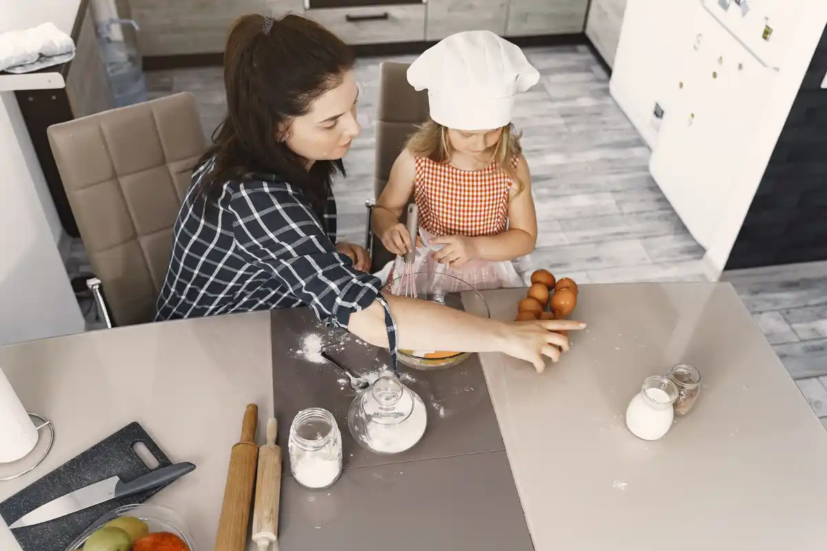 eggshell home cleaning Czech kitchen