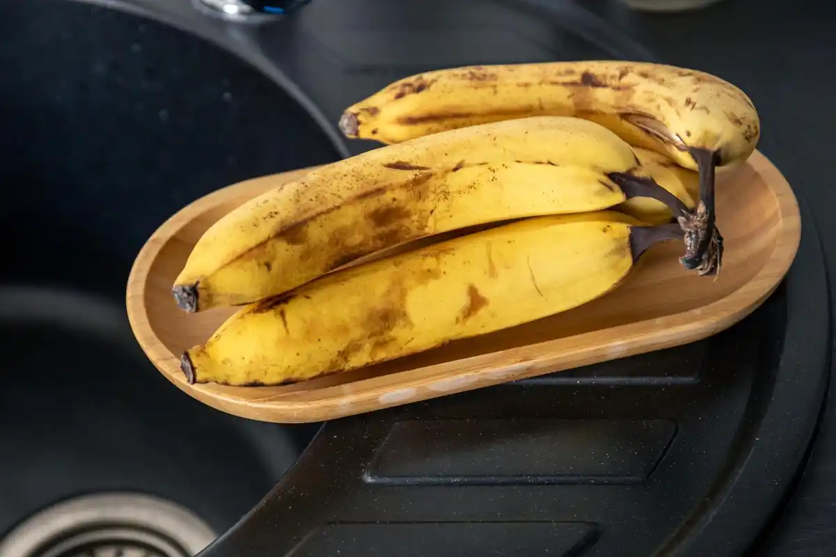 banana peels as fertilizer in Czech home garden