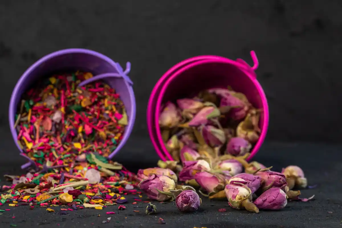 garlic skins roses garden mulch