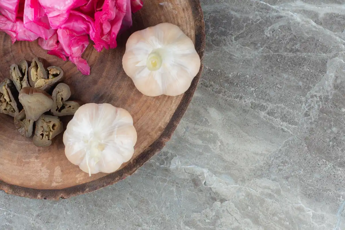 garlic skins in the garden