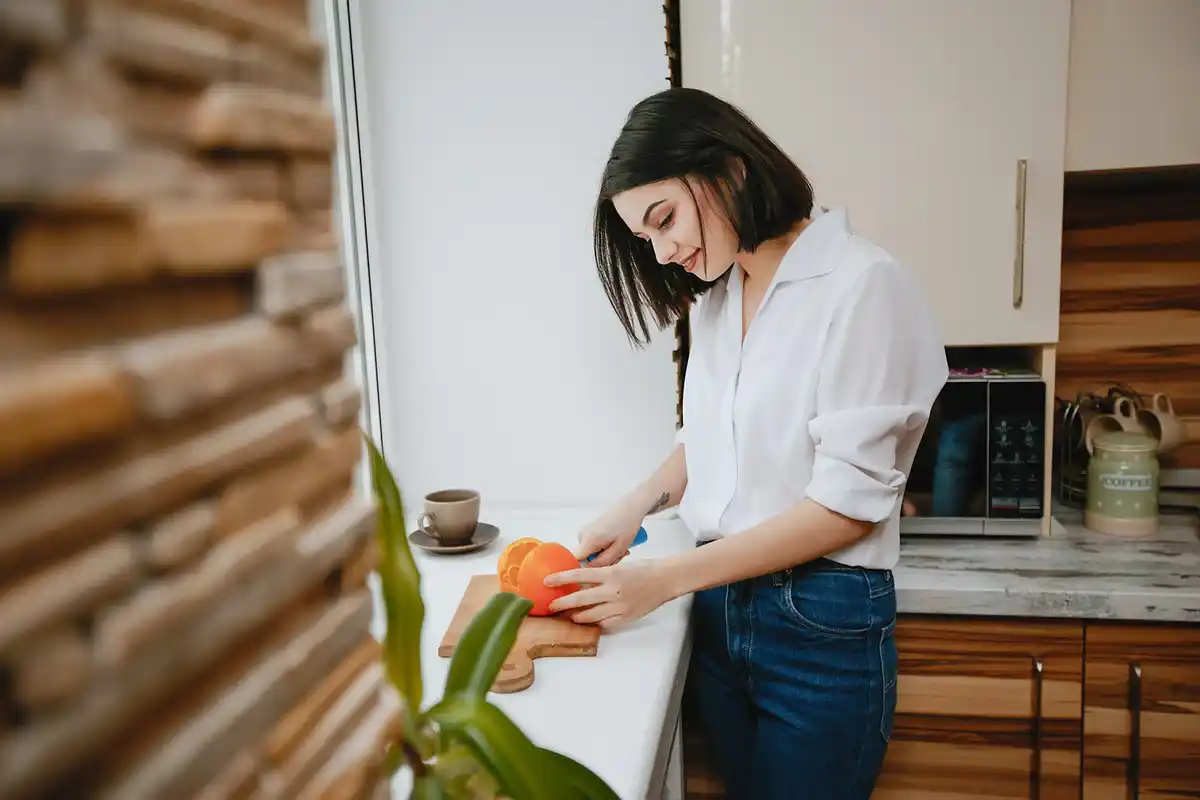 Potato peel fertilizer houseplants Czech kitchen