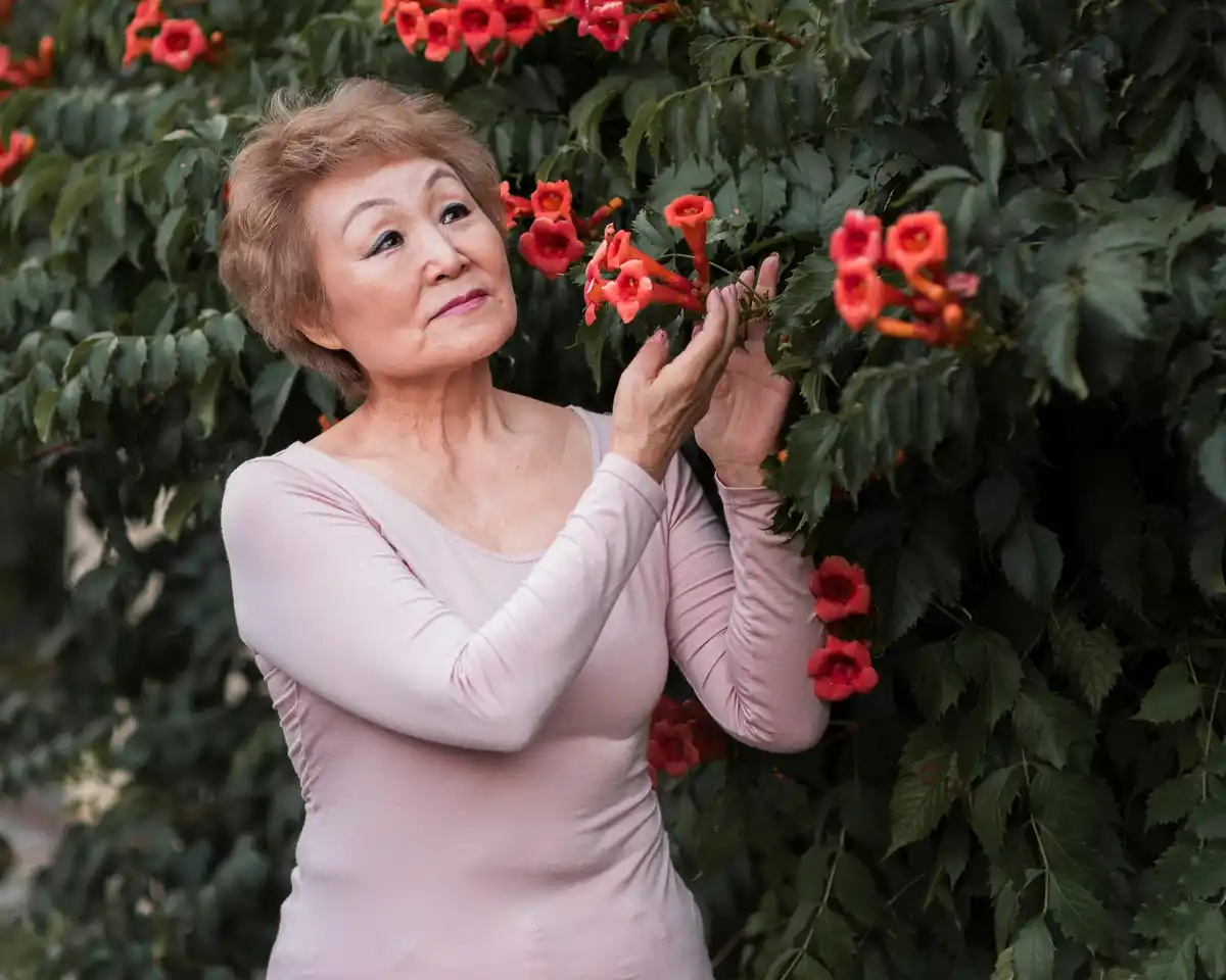 elderly gardening berries arthritis czech elderly