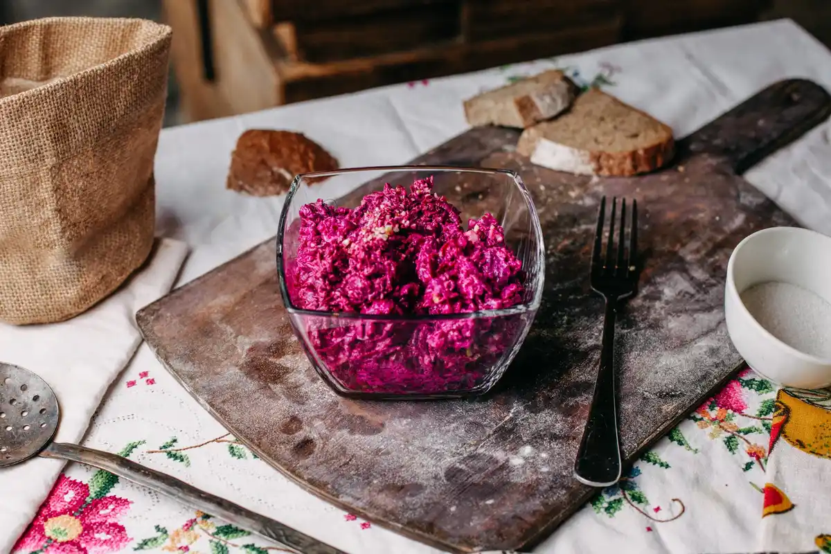 edible flowers in czech salad