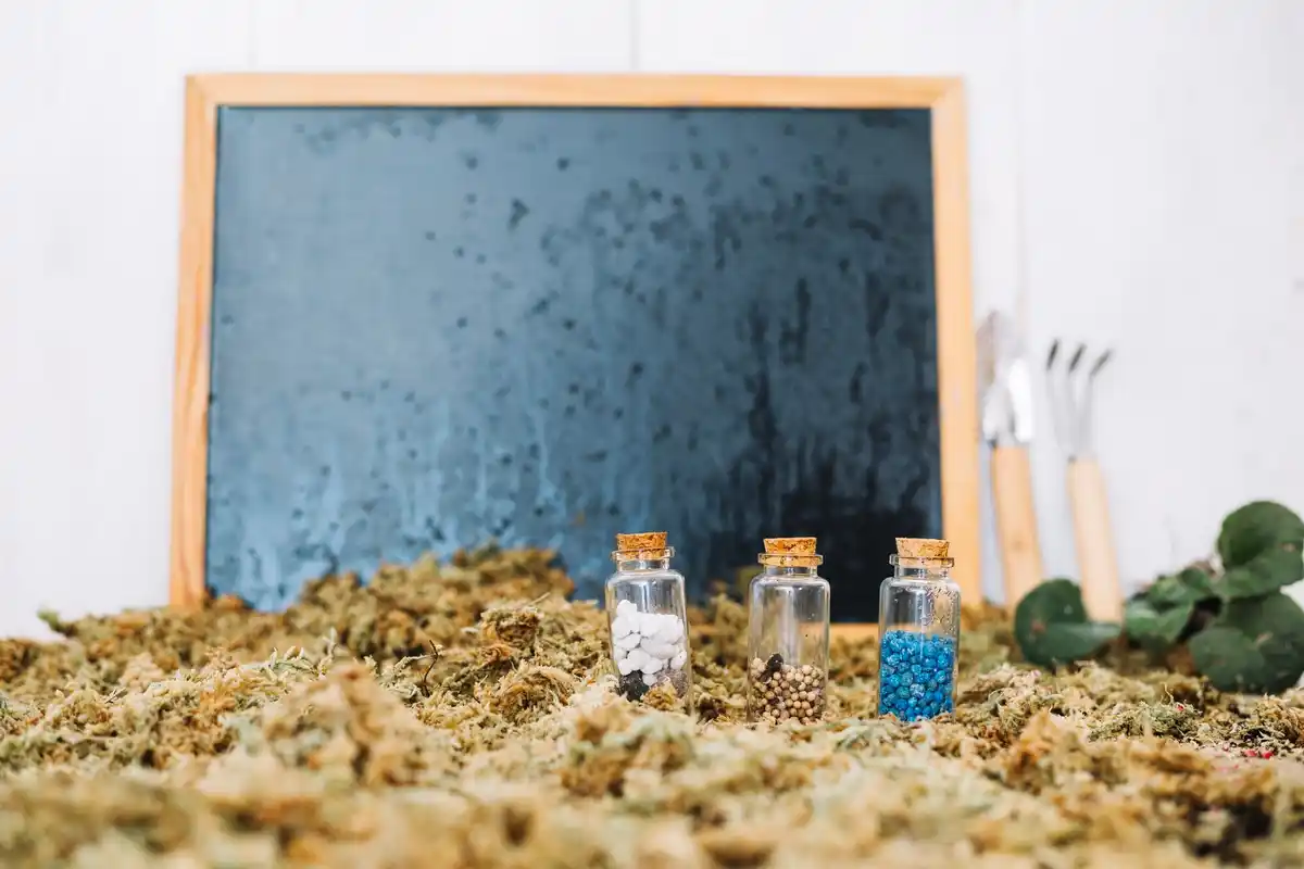 homemade soil pH test vinegar baking soda garden