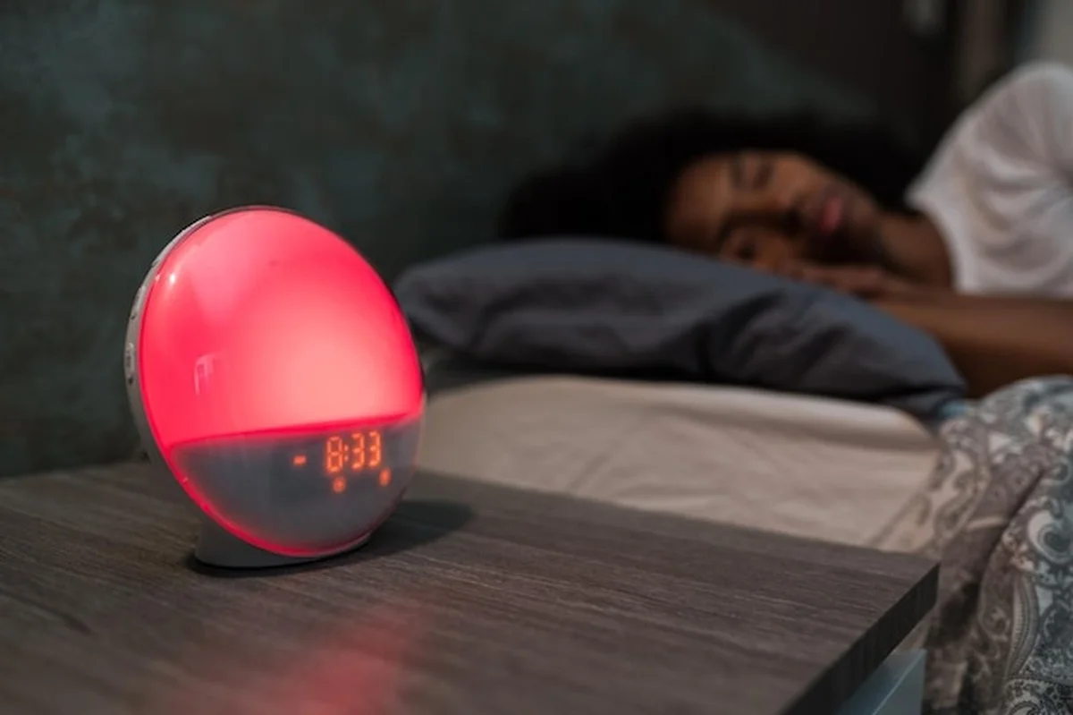 Bojujete s ranní únavou v prosinci? Vědci z Prahy radí: Stačí změnit jedno jediné ráno! - image 2