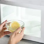 Citronová kůra v mikrovlnce: 30 sekund, které odstraní zápach i mastnotu