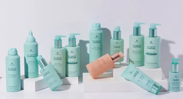 Co kadeřníci nikdy nepoužívají doma: Vyhněte se těmto produktům na vlasy