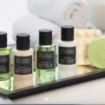 Kadeřníci prozrazují: Proč byste nikdy neměli používat hotelový šampon