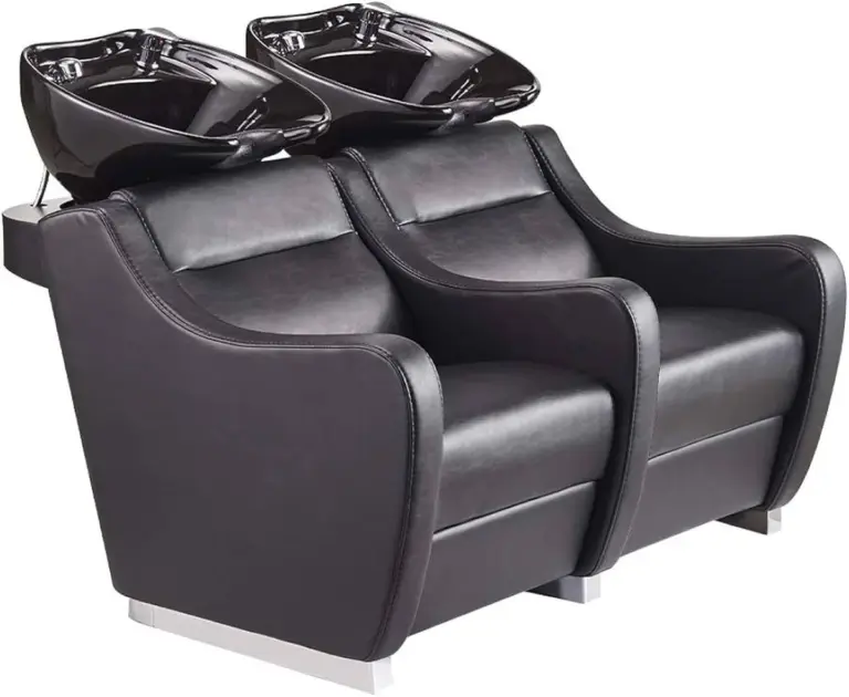 Kadeřníci vysvětlují: Proto vám vždy nanášejí šampon dvakrát.