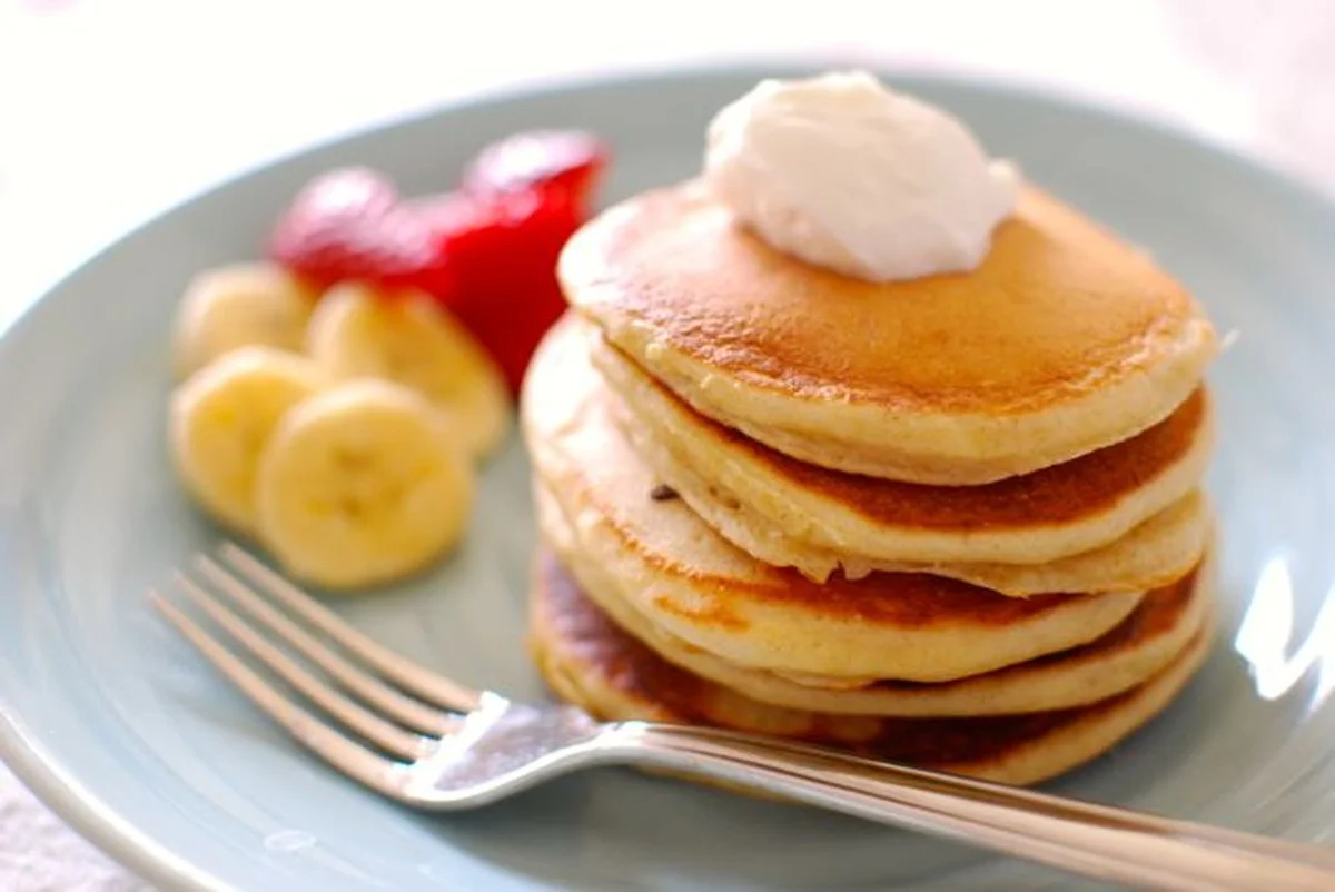 Kuchaři odhalují: Proč vždy přidat lžíci jogurtu do těsta na palačinky