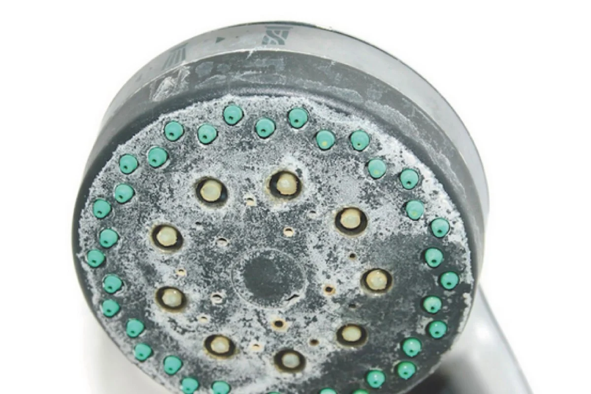 Ocet na vodní kámen: Proč funguje lépe než drahé přípravky - image 2