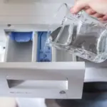 Ocet v pračce: Trik našich babiček pro delší životnost oblečení.