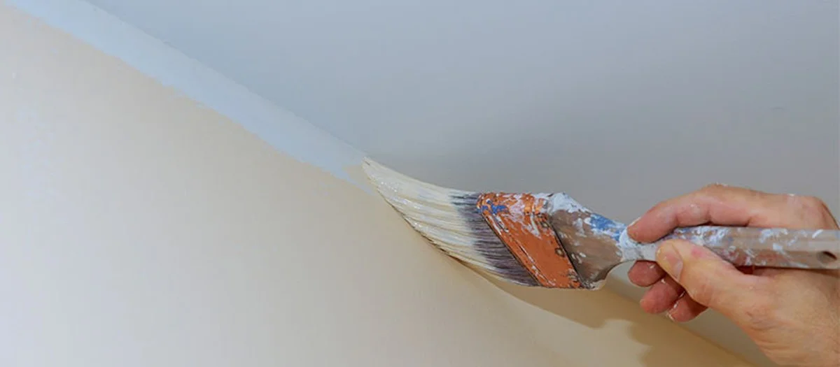 Použijte kancelářské sponky pro dokonalý okraj při malování. - image 1