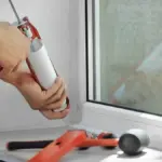 Přestaňte kupovat drahé těsnění: Tento předmět z koupelny izoluje okna lépe