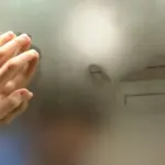 Přilepte zubní pastu na zrcadlo: Neuvěřitelný trik proti zamlžování