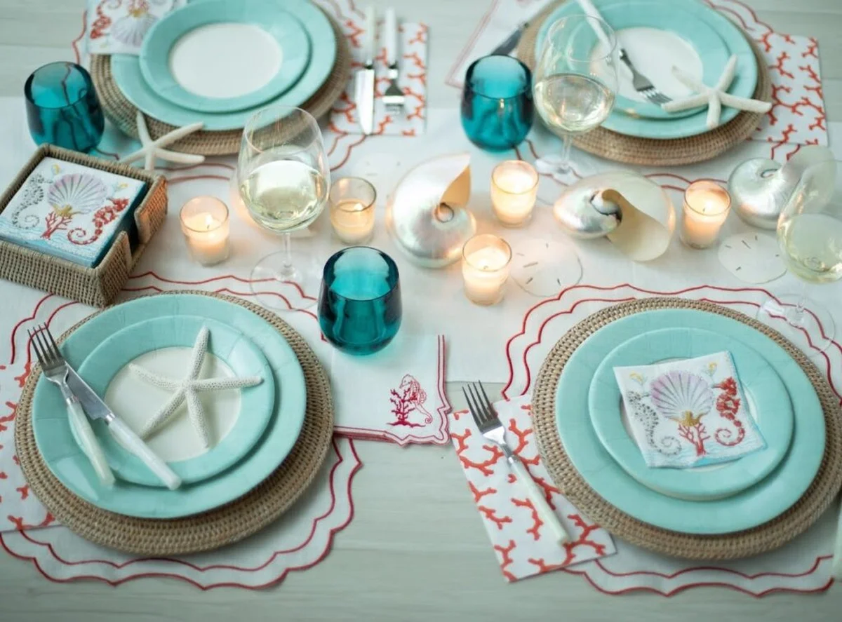 Proč dát papírový ubrousek mezi talíře? Starý trik, který chrání nádobí