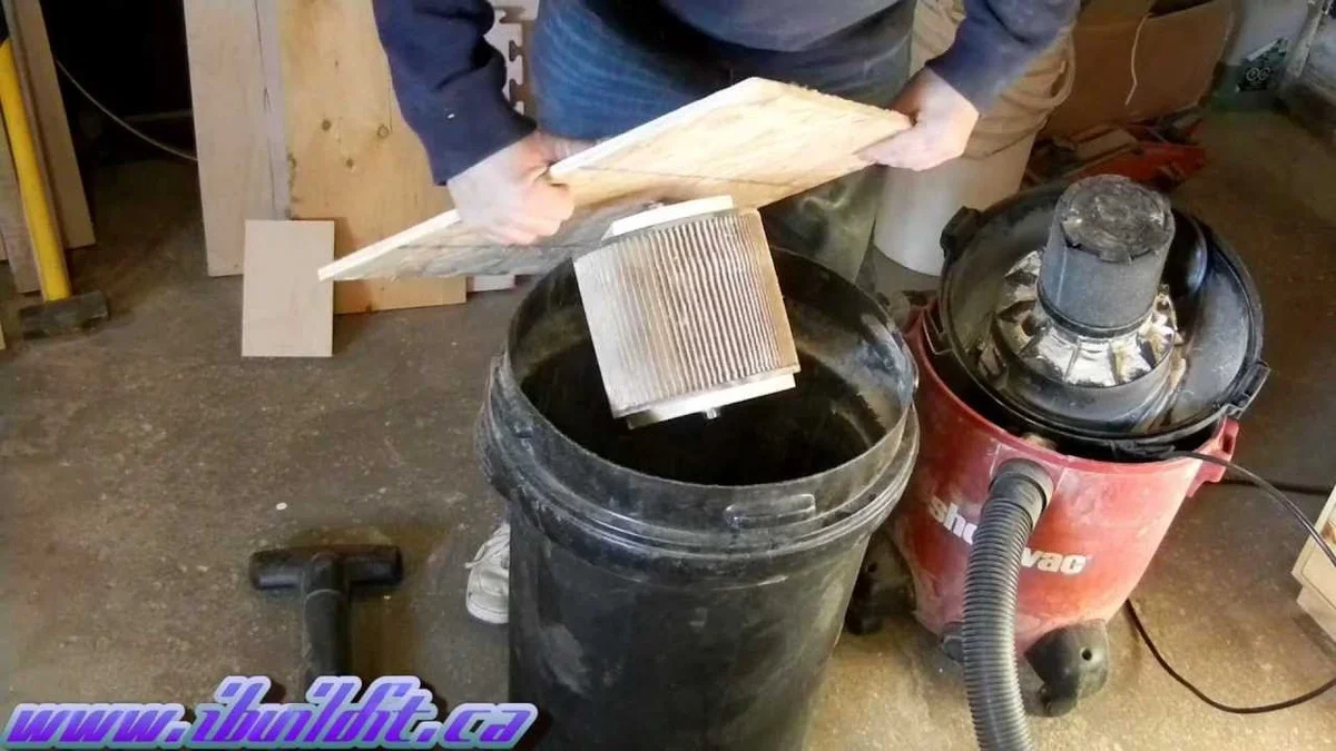 Proč dát starou ponožku do vysavače: Trik, který zbystří jeho výkon - image 2