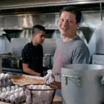 Proč šéfkuchaři vždy přidávají ocet do vařících se vajec.