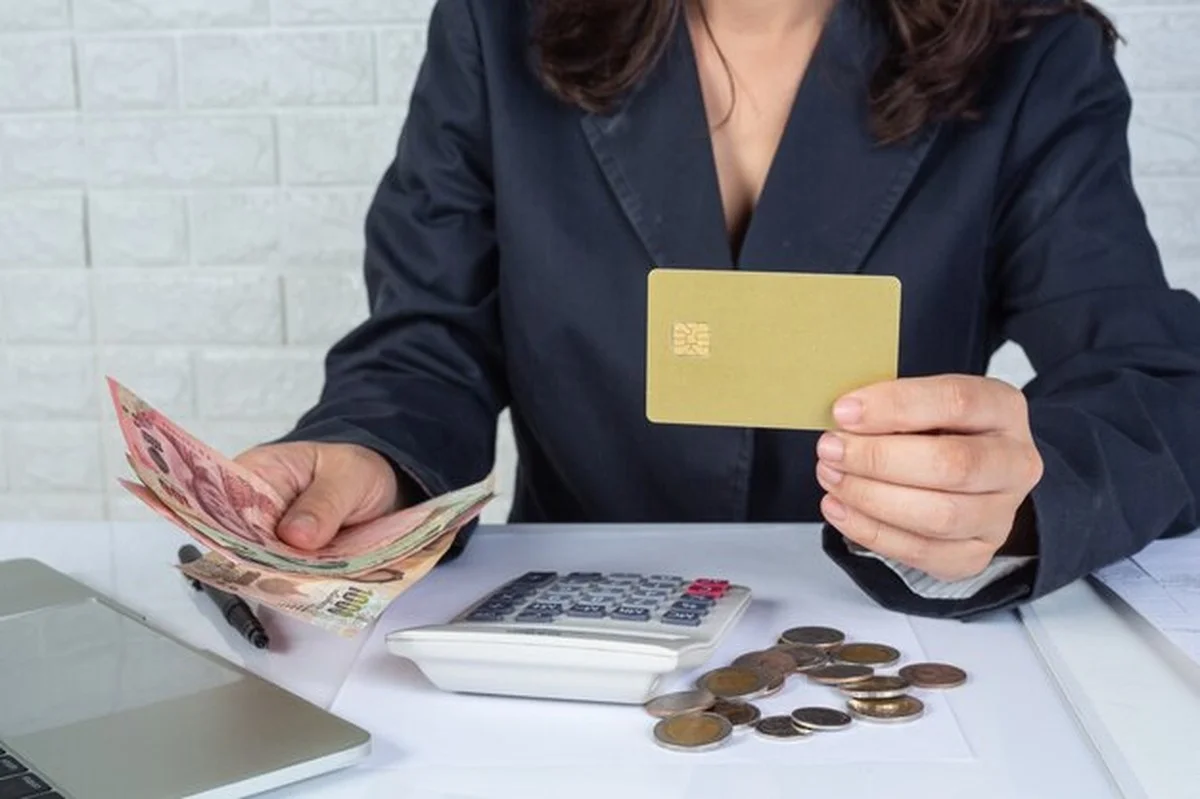 Proč se vaší peněženky nedrží koruny? Chyba, kterou dělá 9 z 10 Čechů, když platí kartou. - image 2