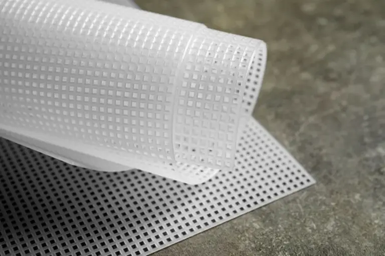 Ušetřete 30% na topení: Neznámý trik s bublinovou fólií, který zahřeje každý český byt během rekordních mrazů