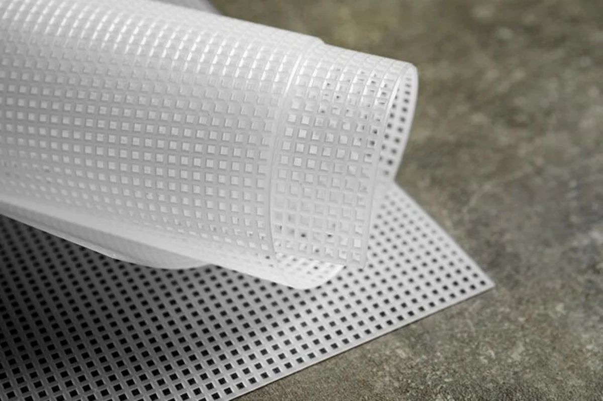 Ušetřete 30% na topení: Neznámý trik s bublinovou fólií, který zahřeje každý český byt během rekordních mrazů