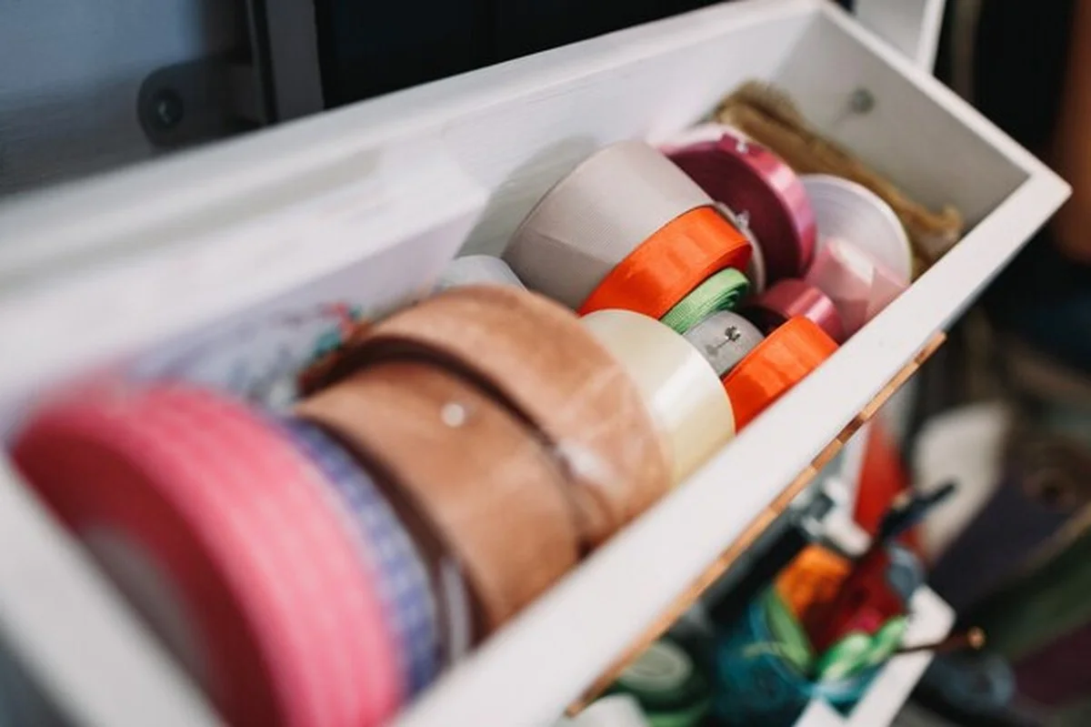 Životní prohřešek před Vánoci: Tento jeden úklidový trik vyřeší celý nepořádek v kuchyni na rok 2026. - image 1