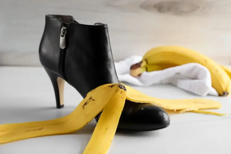 Banánová slupka na boty? Zapomeňte na drahé leštidlo