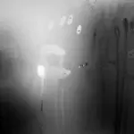 Čistič na okna v koupelně? Trik, který zabraňuje zamlžování zrcadel.