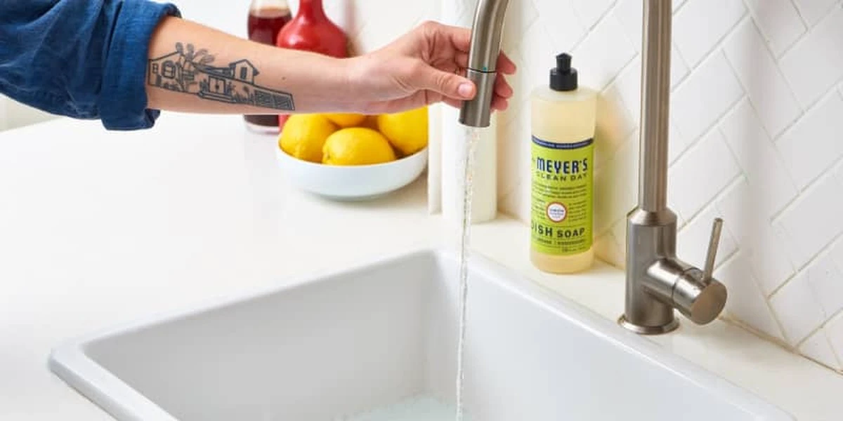 Citrónová kůra na vodovodní baterii: Jednoduchý trik proti vodnímu kameni