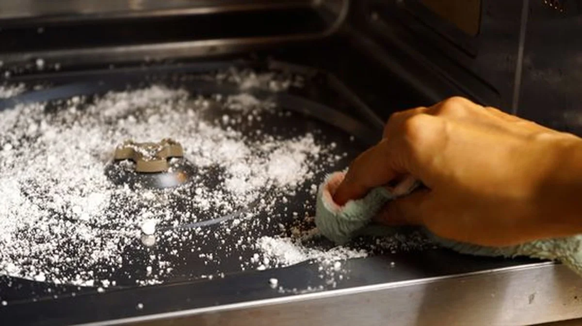 Citronová šťáva a jedlá soda v mikrovlnné troubě: Vyčistí ji za pouhé 3 minuty. - image 2