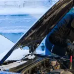 Co mechanici nikdy nedělají se svými auty v zimě? Překvapivé odhalení.