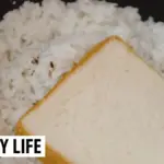 Hoďte kousek chleba do rýže - ušetříte ji před spálením.