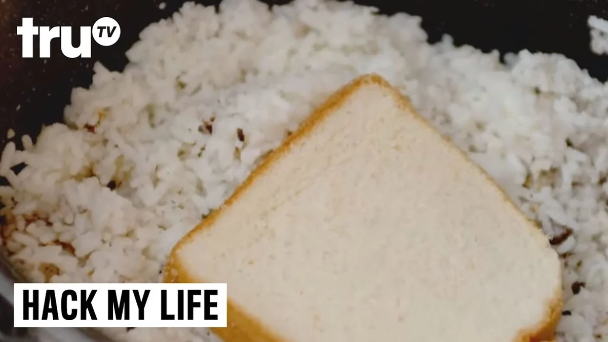 Hoďte kousek chleba do rýže - ušetříte ji před spálením.