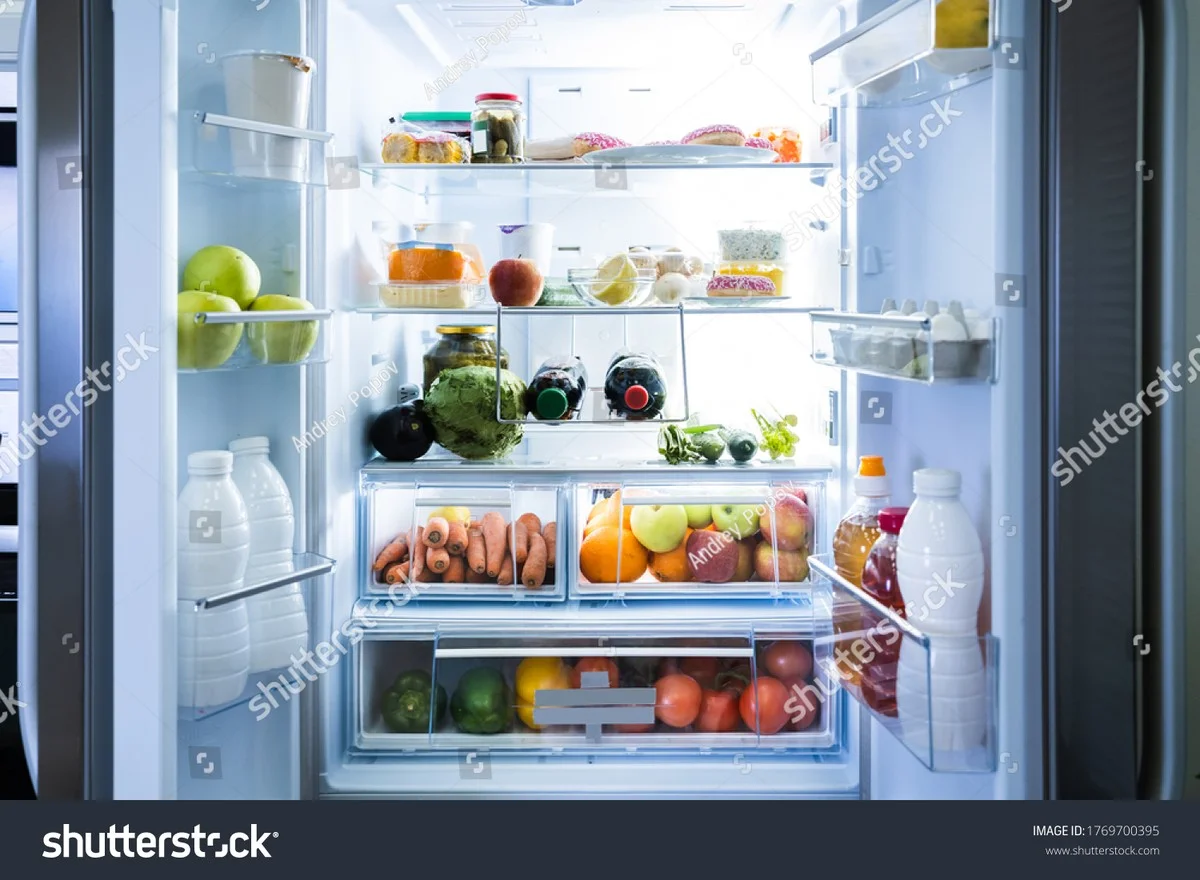 Jedlá soda v lednici: proč neutralizuje pachy lépe než osvěžovače. - image 1