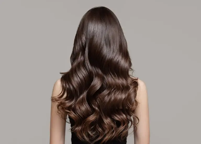 Kadeřníci prozrazují: Jednoduchý trik pro dvojnásobný objem vlasů.