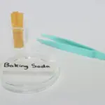 Kancelářské sponky v zásuvce? Trik, který odstraní zápach z ledničky.