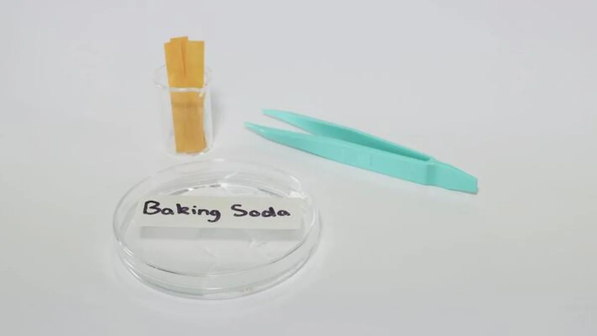 Kancelářské sponky v zásuvce? Trik, který odstraní zápach z ledničky.