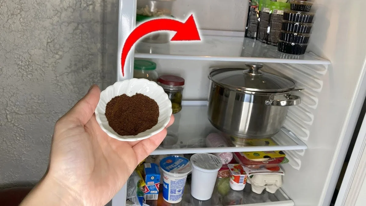 Kancelářské sponky v zásuvce? Trik, který odstraní zápach z ledničky. - image 1