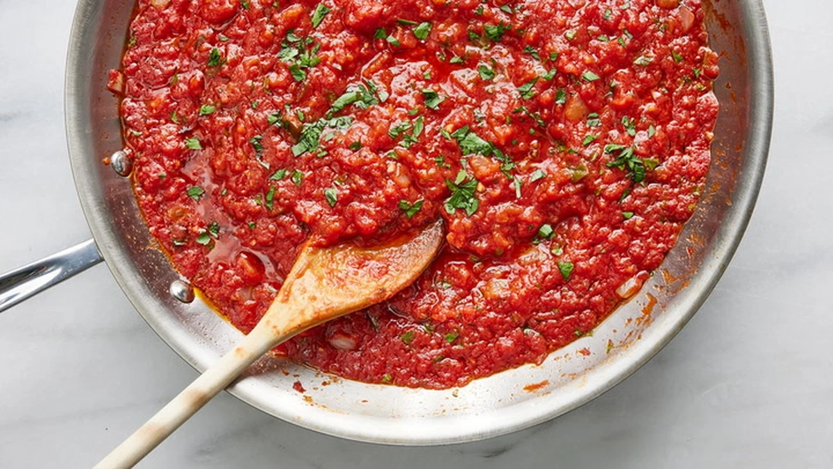 Kuchaři prozrazují: proč vždy přidávají špetku cukru do rajčatové omáčky. - image 1