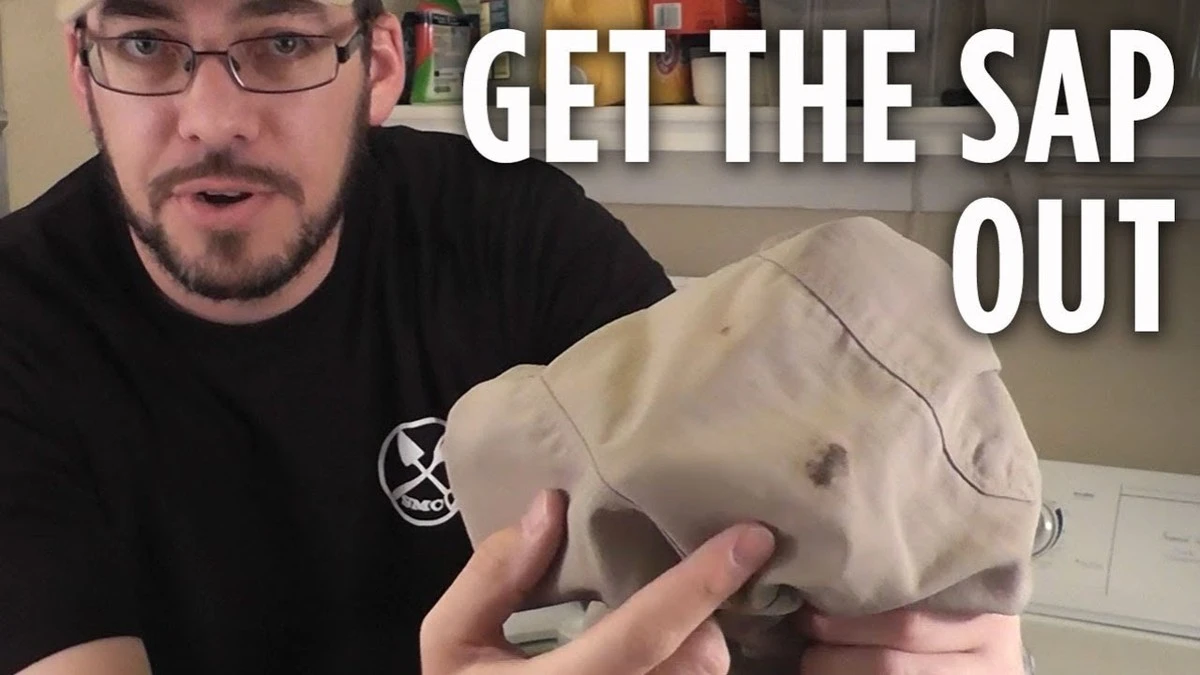 Naneste petrolej na skvrny od pryskyřice: zmizí za 60 sekund bez poškození látky. - image 2