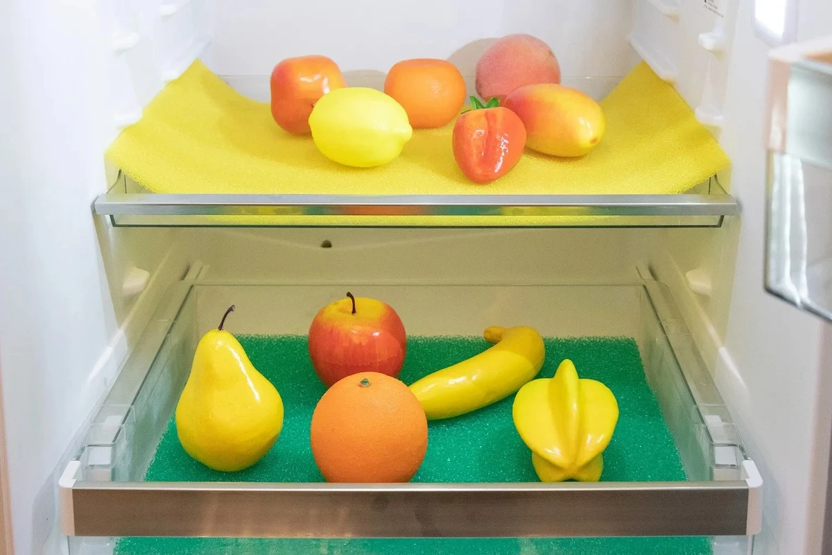 Obyčejná houba na nádobí v lednici? Odstraňuje pachy a prodlužuje čerstvost