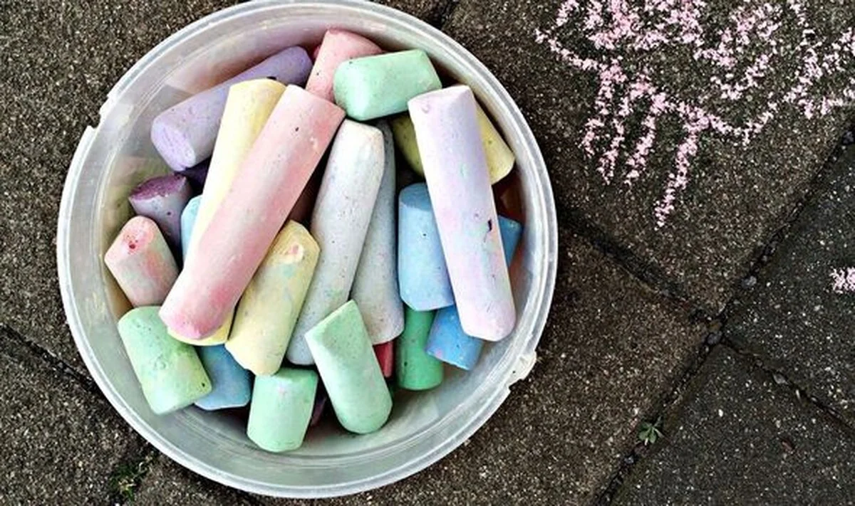 Obyčejná křída v skříni: tradiční český způsob proti vlhkosti