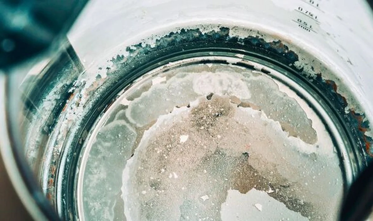 Ocet v konvici: Jediný způsob, jak odstranit vodní kámen bez chemikálií