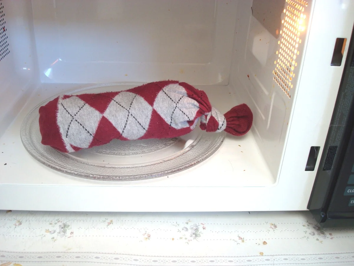 Ponožka naplněná rýží: zimní zázrak pro studené postele