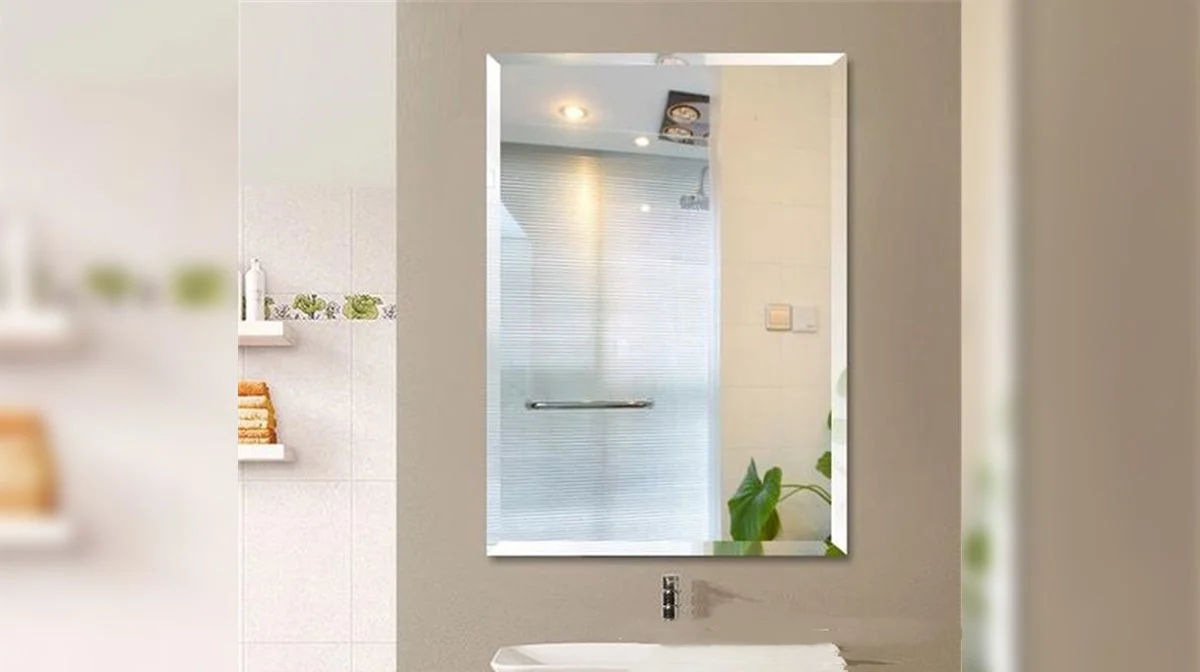 Použijte zubní pastu na zamlžená zrcadla: Trik do koupelny, který funguje - image 2