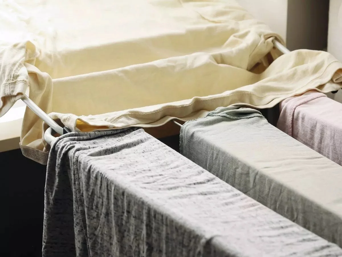 Proč dát tenisový míček do sušičky s peřinami a polštáři. - image 1