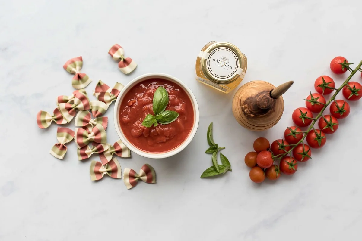 Šéfkuchaři přísahají: Přidejte lžíci medu do rajčatové omáčky pro dokonalou chuť